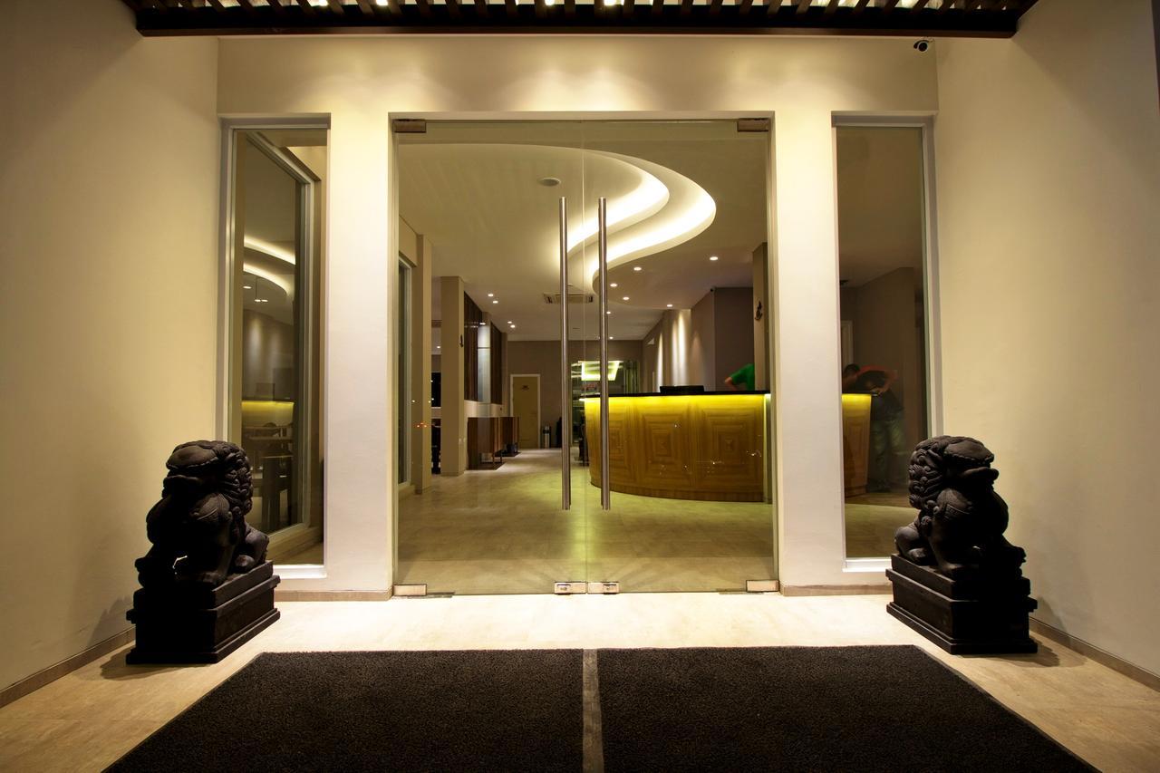 Vinotel Чиребон Экстерьер фото
