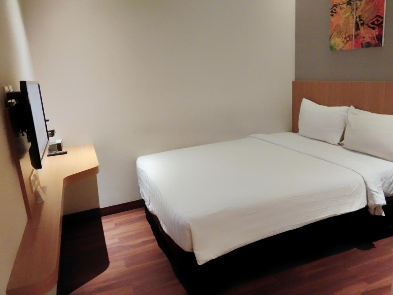 Vinotel Чиребон Экстерьер фото
